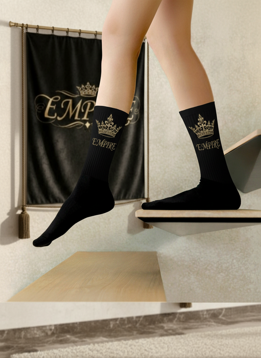 Chaussettes noires EMPIRE couronne dorée femme vue détail