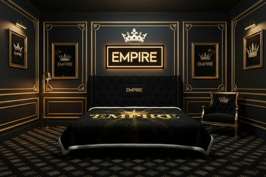 Couverture EMPIRE Couronne Dorée sur le lit - Empire Palace