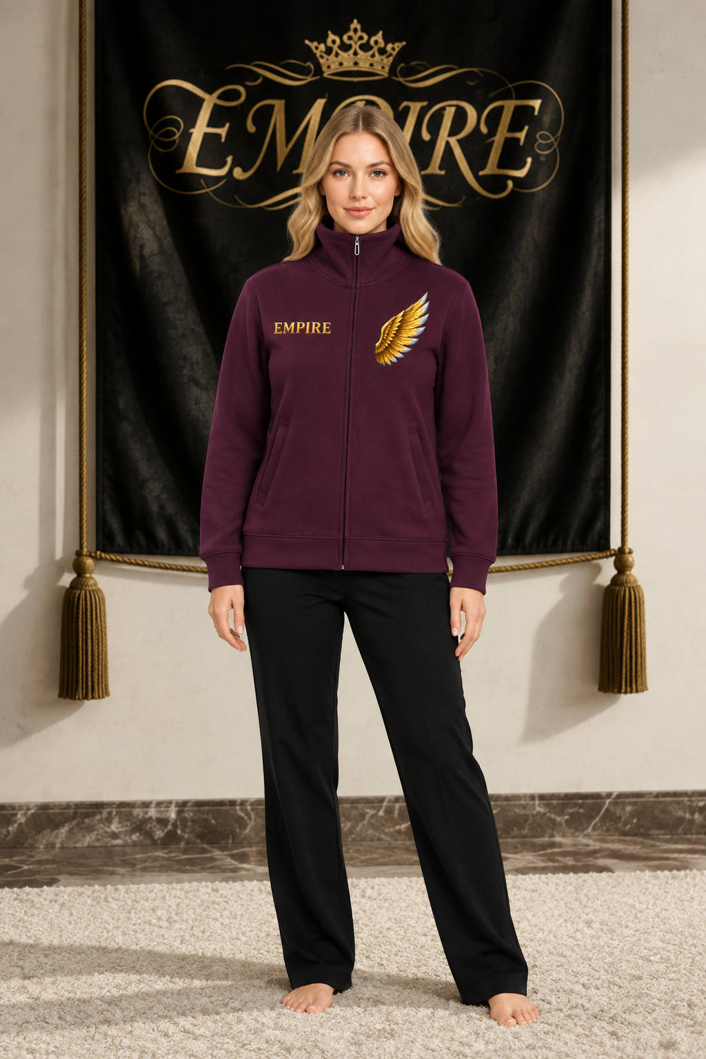 Hoodie femme EMPIRE Griffon bordeaux à zip intégral, lettrage doré et aile or et argent poitrine, vue de face sur mannequin