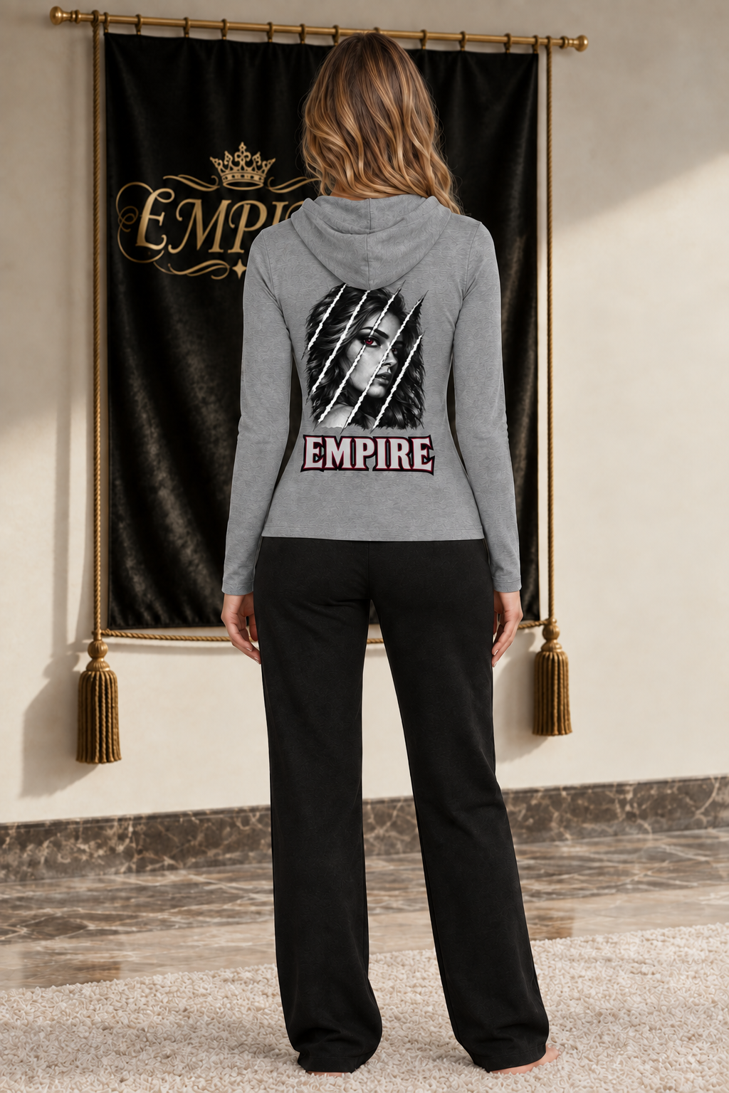 Haut femme EMPIRE Fragmented Muse gris, portrait fragmenté et grande inscription EMPIRE au dos, vue arrière portée