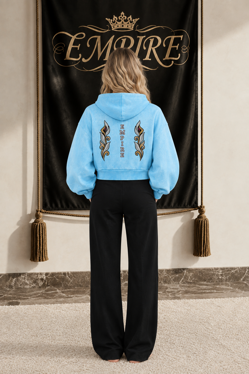 Hoodie court femme EMPIRE Ornament bleu ciel, ornements et lettres EMPIRE verticales au dos, vue arrière portée